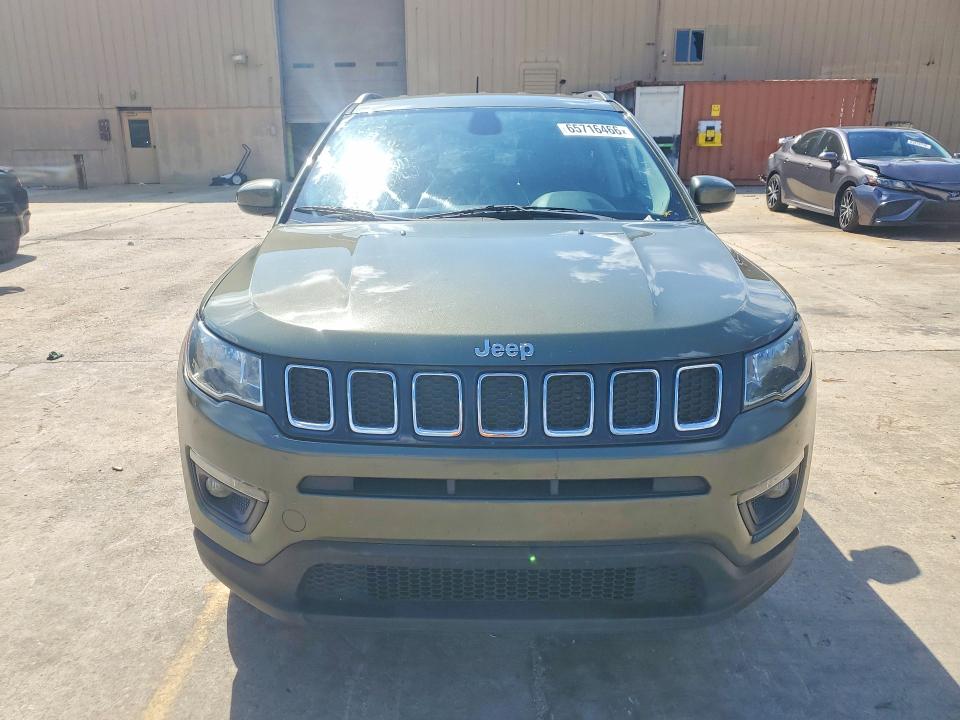 65716466 :رقم المزاد ، 3C4NJCBBXJT227428 vin ، 2018 Jeep Compass مزاد بيع
