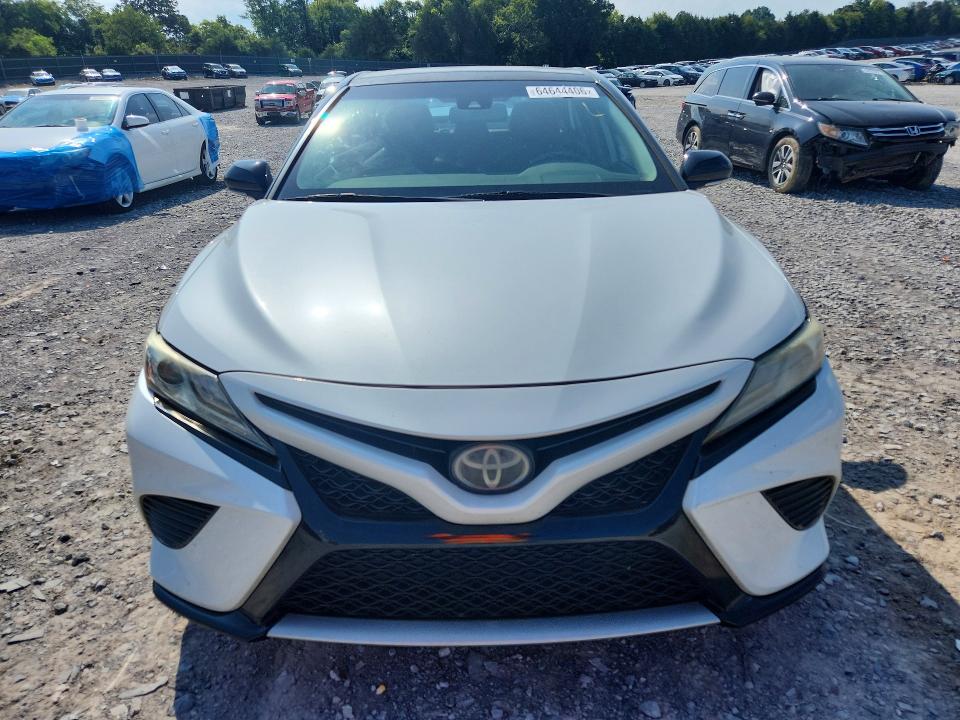 64644406 :رقم المزاد ، 4T1B61HK6KU211908 vin ، 2019 Toyota Camry مزاد بيع