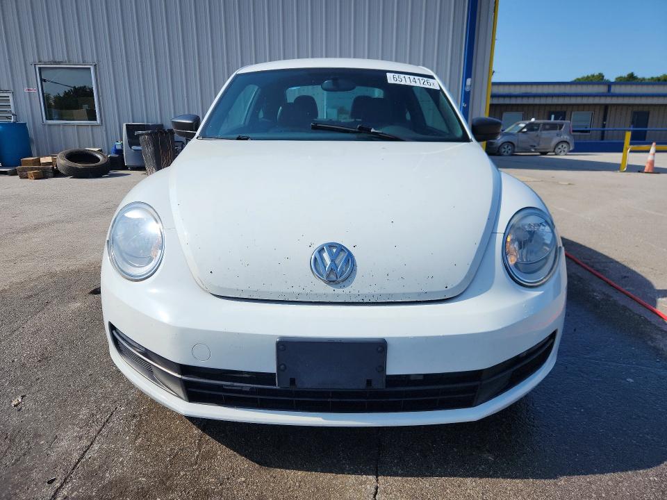 2015 Volkswagen Beetle მანქანა იყიდება აუქციონზე, vin: 3VWF17AT0FM643010, აუქციონის ნომერი: 65114126