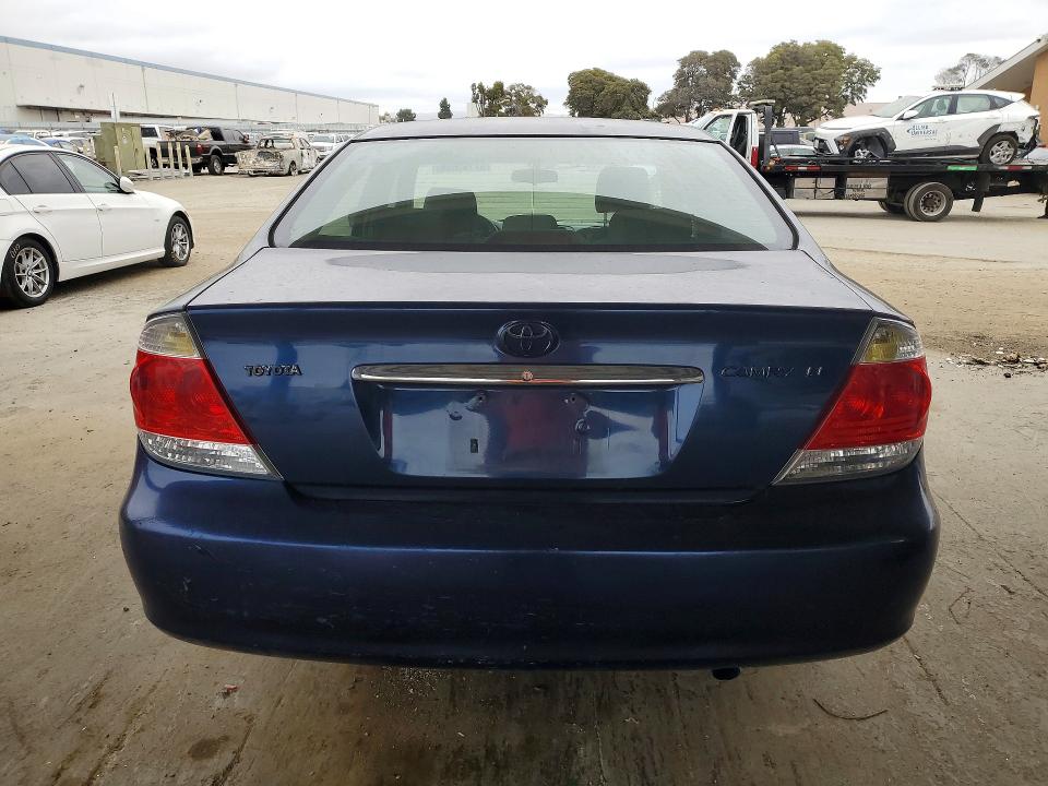 2005 Toyota Camry მანქანა იყიდება აუქციონზე, vin: 4T1BE30K65U013571, აუქციონის ნომერი: 67192046