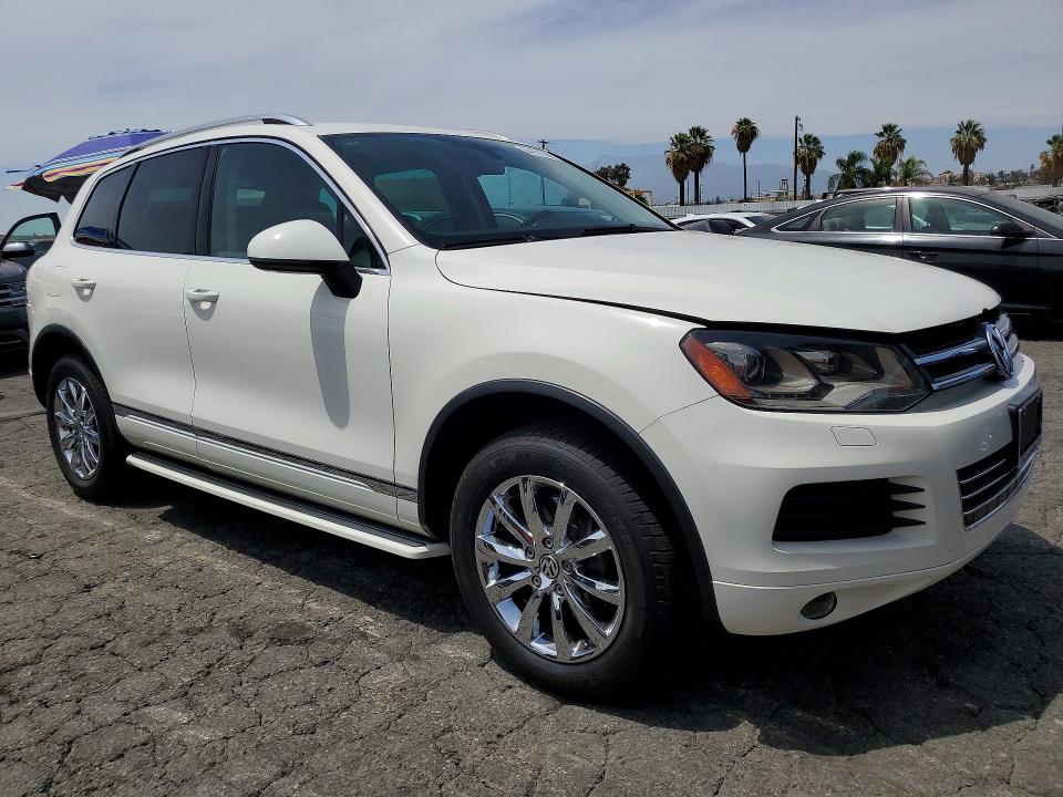 Aukcja sprzedaży 2011 Volkswagen Touareg, vin: WVGFF9BP7BD000964, numer aukcji: 64151366