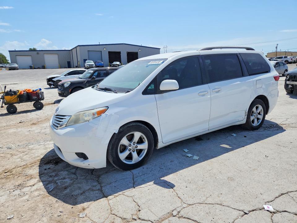 65304496 :رقم المزاد ، 5TDKK3DC1FS582818 vin ، 2015 Toyota Sienna مزاد بيع