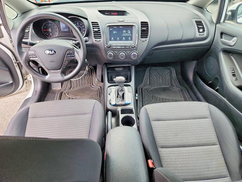67282136 :رقم المزاد ، 3KPFL4A76JE245124 vin ، 2018 Kia Forte مزاد بيع