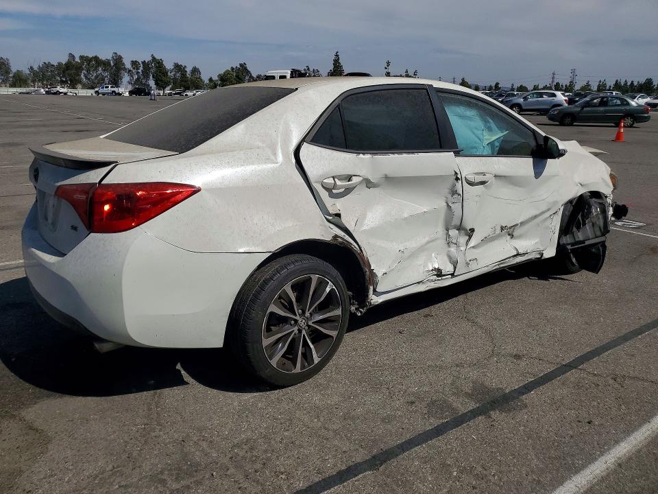 66136846 :رقم المزاد ، 5YFBURHE8HP583193 vin ، 2017 Toyota Corolla مزاد بيع