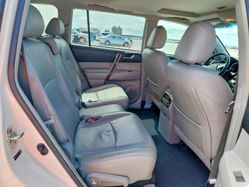 65365306 :رقم المزاد ، 5TDYK3EH4DS118455 vin ، 2013 Toyota Highlander مزاد بيع