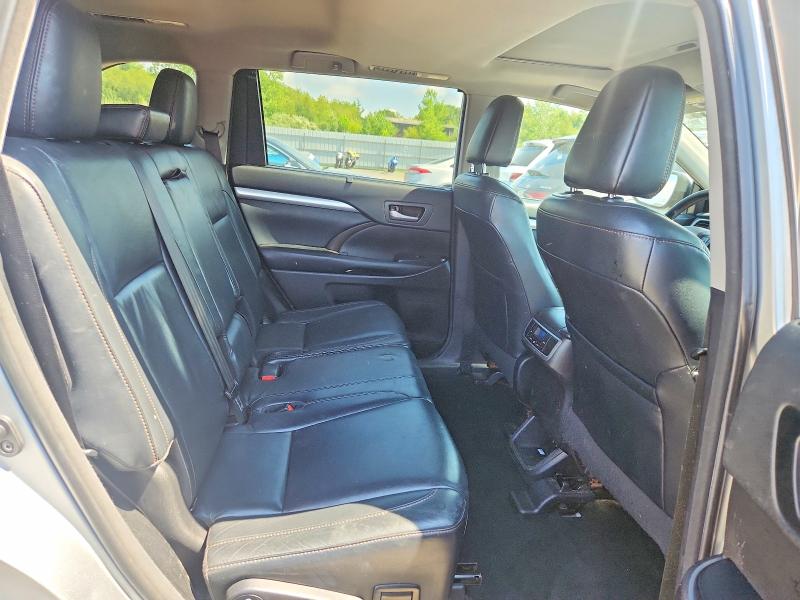 Продаж на аукціоні авто 2018 Toyota Highlander, vin: 5TDJZRFHXJS811038, номер лоту: 64102436