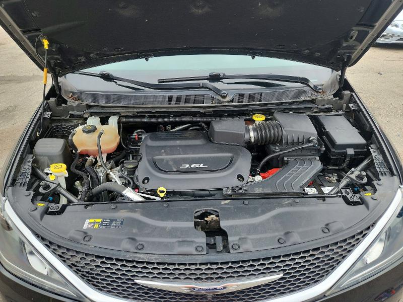63183876 :رقم المزاد ، 2C4RC1GGXHR614059 vin ، 2017 Chrysler Pacifica مزاد بيع