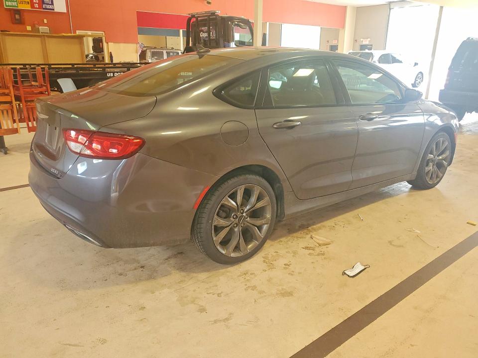 67060476 :رقم المزاد ، 1C3CCCDG9FN624246 vin ، 2015 Chrysler 200 مزاد بيع