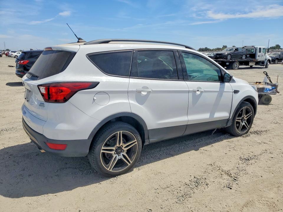 65626226 :رقم المزاد ، 1FMCU0HD1KUA47621 vin ، 2019 Ford Escape مزاد بيع
