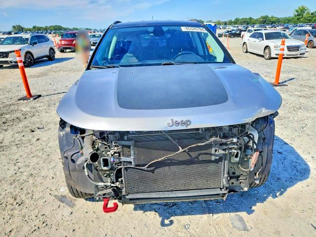 65326786 :رقم المزاد ، 3C4NJDDB4JT199032 vin ، 2018 Jeep Compass مزاد بيع