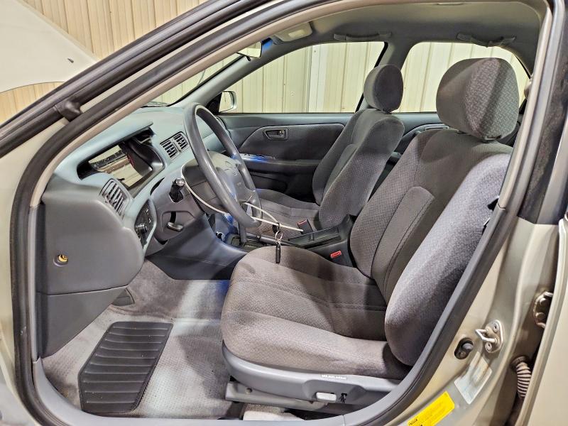 64608306 :رقم المزاد ، 4T1BG28K2YU689755 vin ، 2000 Toyota Camry مزاد بيع