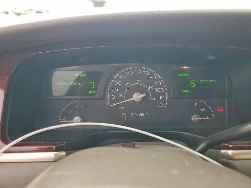 64605736 :رقم المزاد ، 1LNHM81W23Y639121 vin ، 2003 Lincoln Town Car مزاد بيع