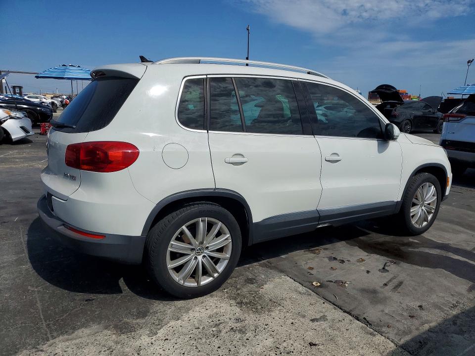 63688666 :رقم المزاد ، WVGAV3AX4EW560199 vin ، 2014 Volkswagen Tiguan مزاد بيع