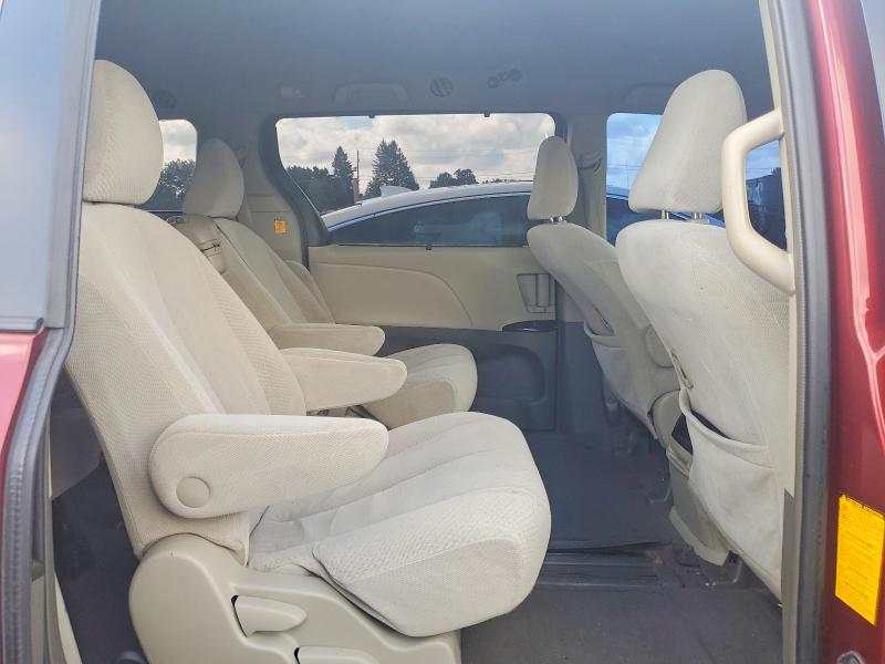 61852916 :رقم المزاد ، 5TDKK3DC2BS070351 vin ، 2011 Toyota Sienna مزاد بيع