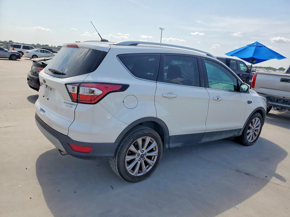 63890136 :رقم المزاد ، 1FMCU0JD1HUD27879 vin ، 2017 Ford Escape مزاد بيع