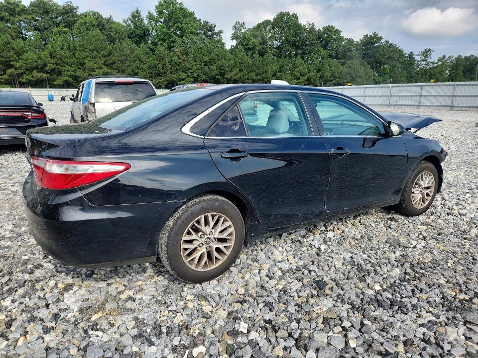 63826366 :رقم المزاد ، 4T1BF1FK9HU373723 vin ، 2017 Toyota Camry مزاد بيع
