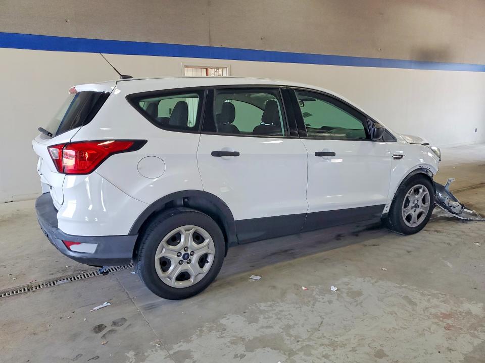 Продажа на аукционе авто 2019 Ford Escape, vin: 1FMCU0F77KUC47030, номер лота: 64538646