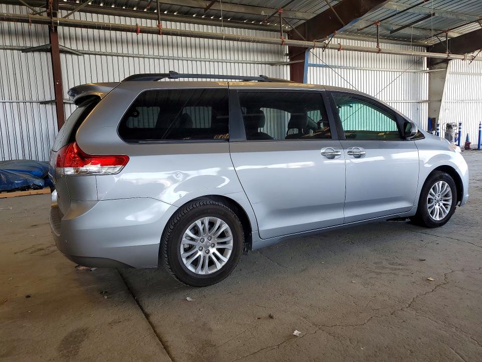 2011 Toyota Sienna მანქანა იყიდება აუქციონზე, vin: 5TDYK3DC7BS173842, აუქციონის ნომერი: 65679196