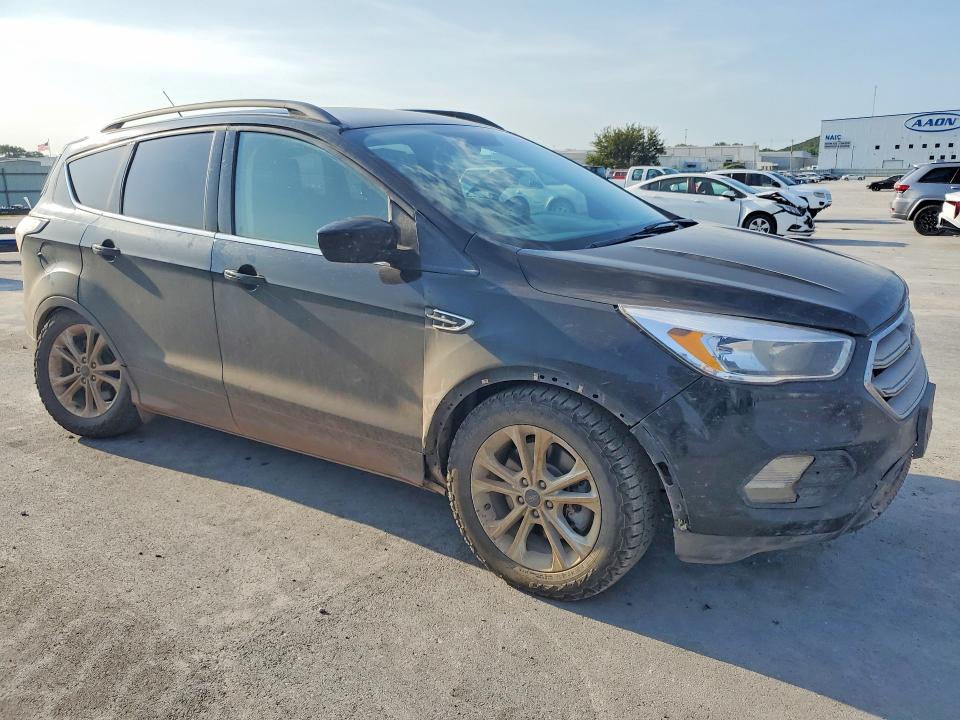 64779776 :رقم المزاد ، 1FMCU9GD8JUC86488 vin ، 2018 Ford Escape مزاد بيع