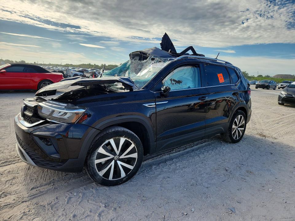 65992116 :رقم المزاد ، 3VVEX7B25RM005585 vin ، 2024 Volkswagen Taos مزاد بيع