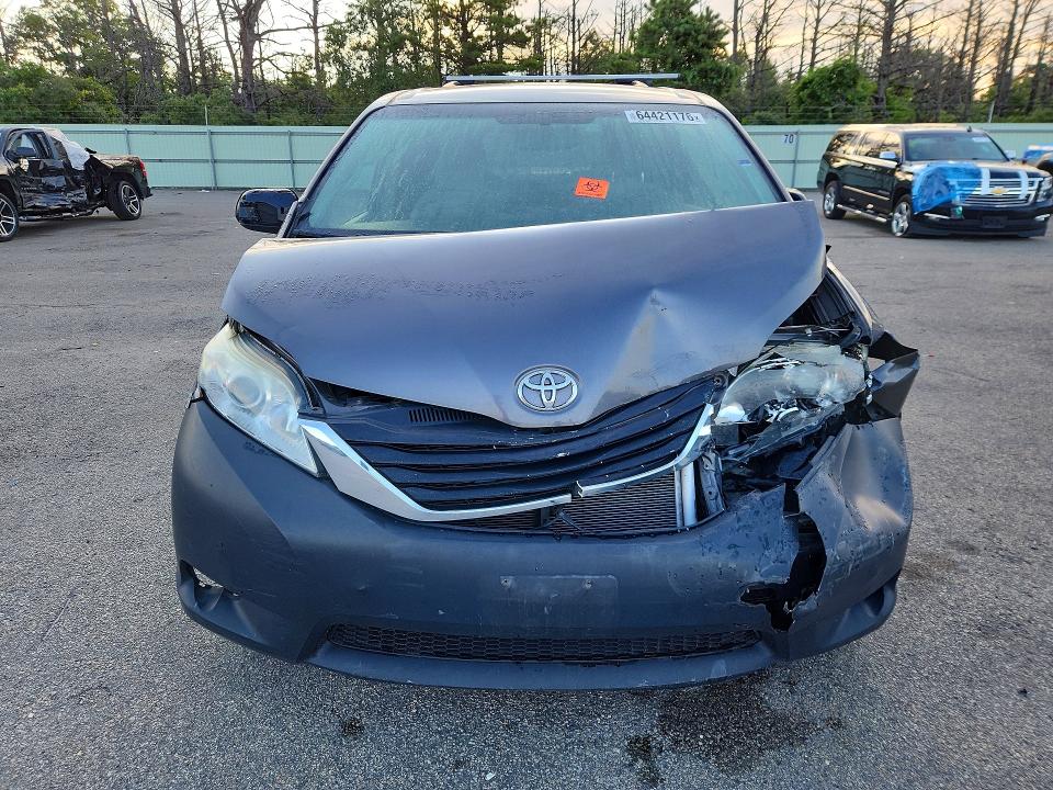 2017 Toyota Sienna მანქანა იყიდება აუქციონზე, vin: 5TDKZ3DC7HS781998, აუქციონის ნომერი: 64421176