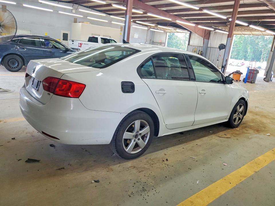 64313936 :رقم المزاد ، 3VWD17AJ6EM301629 vin ، 2014 Volkswagen Jetta مزاد بيع