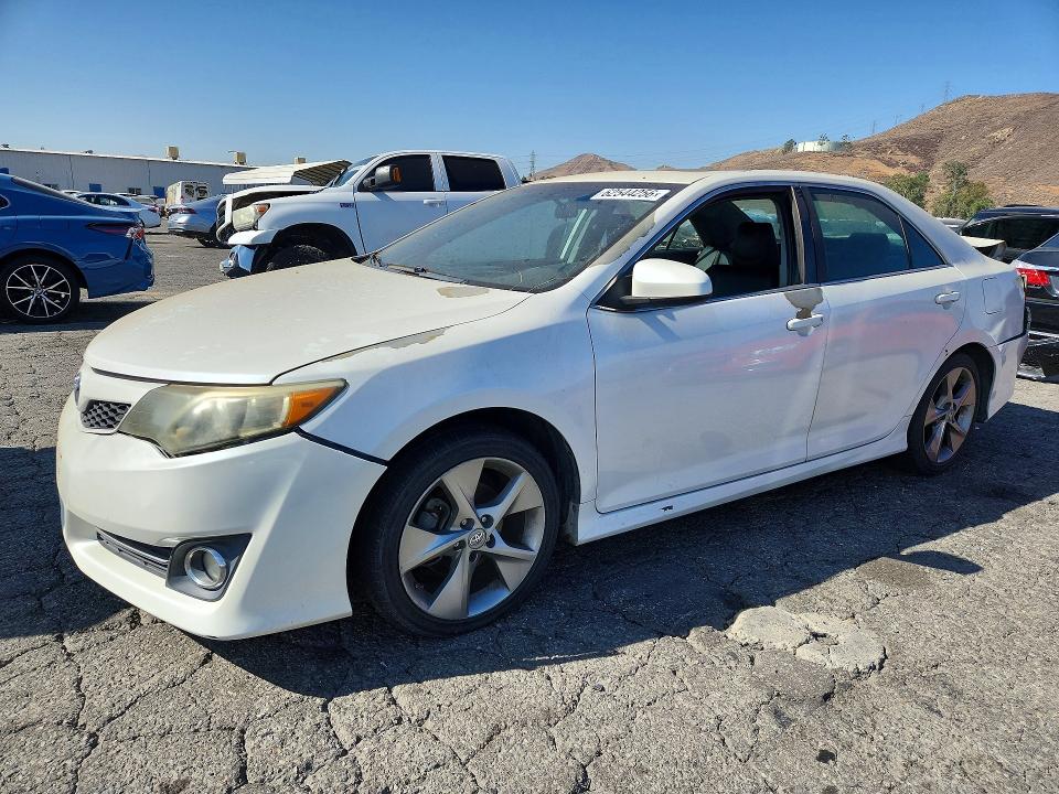 62544256 :رقم المزاد ، 4T1BF1FK9EU418767 vin ، 2014 Toyota Camry مزاد بيع