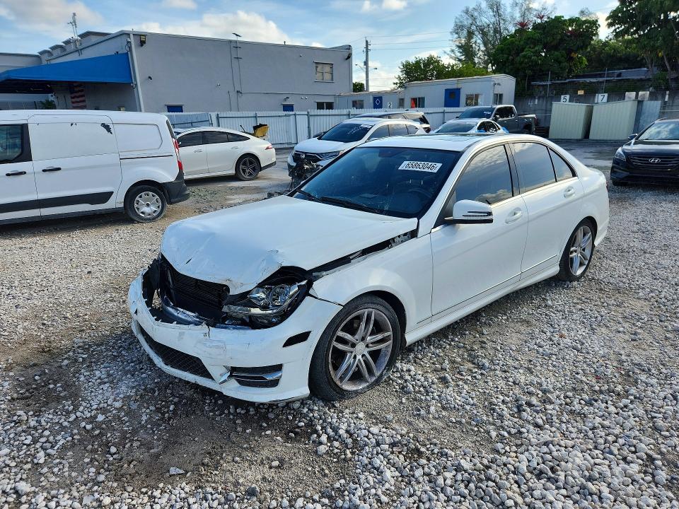 Продажа на аукционе авто 2013 Mercedes-benz C, vin: WDDGF4HB8DR270062, номер лота: 65863046