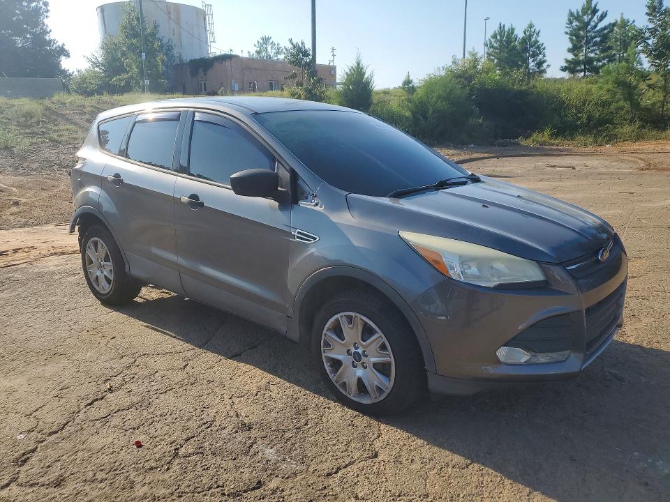 2013 Ford Escape მანქანა იყიდება აუქციონზე, vin: 1FMCU0F74DUC83342, აუქციონის ნომერი: 64838596