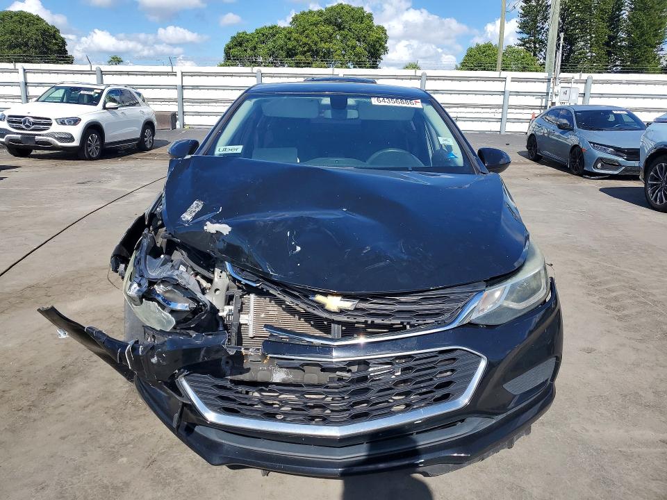 64356886 :رقم المزاد ، 1G1BE5SM0J7184526 vin ، 2018 Chevrolet Cruze مزاد بيع