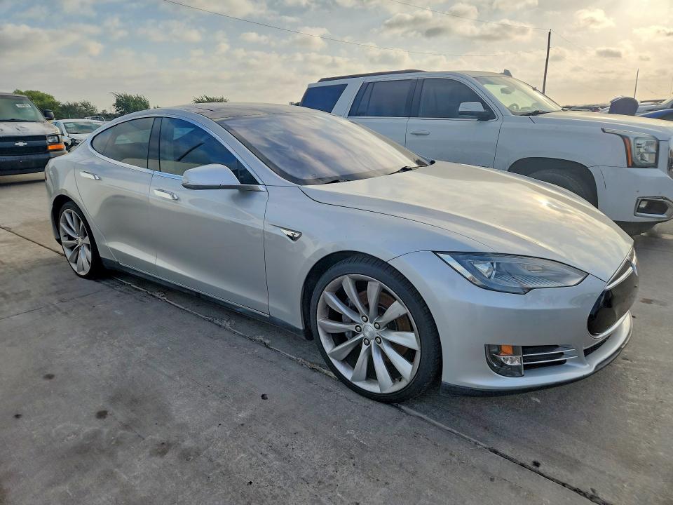 Продажа на аукционе авто 2013 Tesla Model S, vin: 5YJSA1CN8DFP13173, номер лота: 64153566