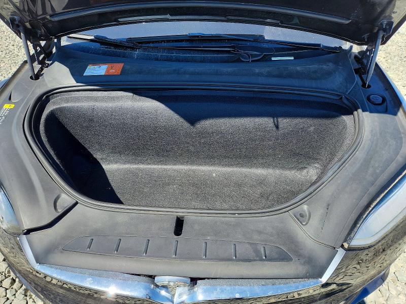 64964156 :رقم المزاد ، 5YJXCBE27JF110302 vin ، 2018 Tesla Model X مزاد بيع