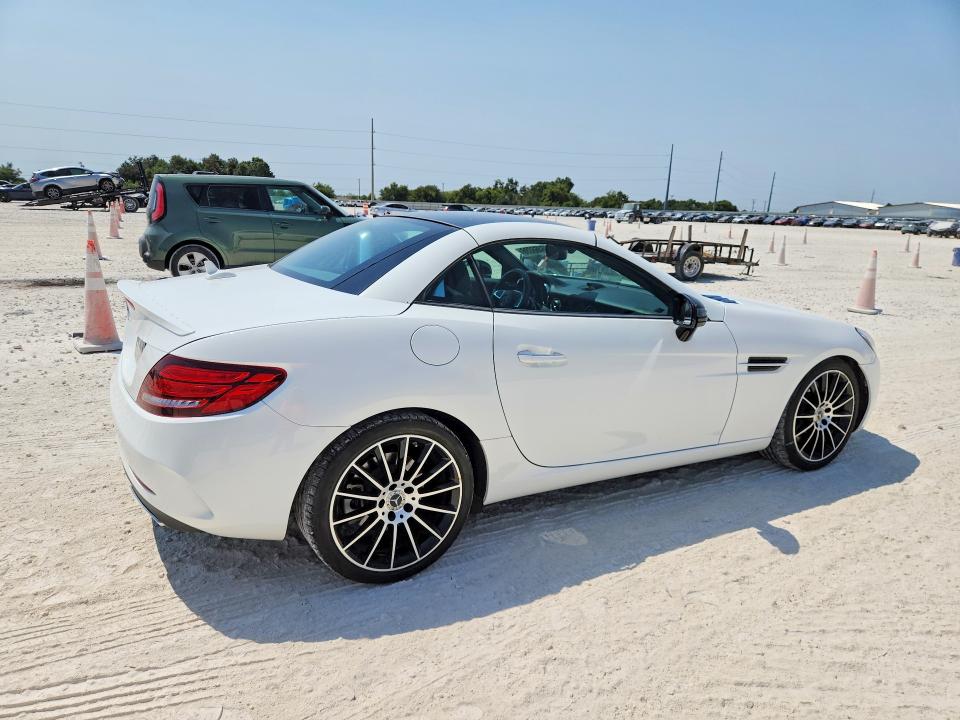 66466086 :رقم المزاد ، WDDPK3JA5KF157157 vin ، 2019 Mercedes-benz Slc مزاد بيع