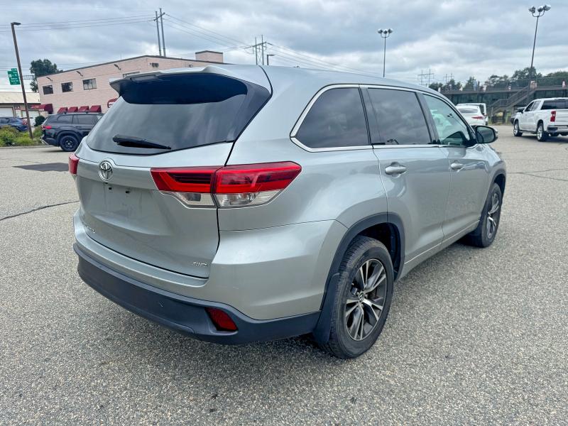 2018 Toyota Highlander მანქანა იყიდება აუქციონზე, vin: 5TDBZRFH7JS845989, აუქციონის ნომერი: 65688556