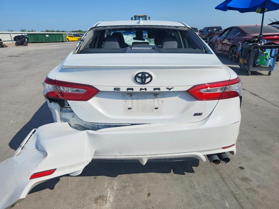 64066896 :رقم المزاد ، 4T1G11AKXLU966317 vin ، 2020 Toyota Camry مزاد بيع