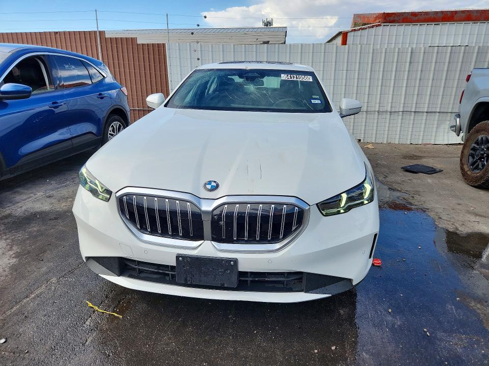 64131056 :رقم المزاد ، WBA43FJ05TCV65080 vin ، 2026 Bmw 530 مزاد بيع