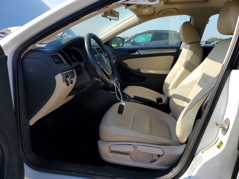 61641136 :رقم المزاد ، 3VWDB7AJXHM390770 vin ، 2017 Volkswagen Jetta مزاد بيع