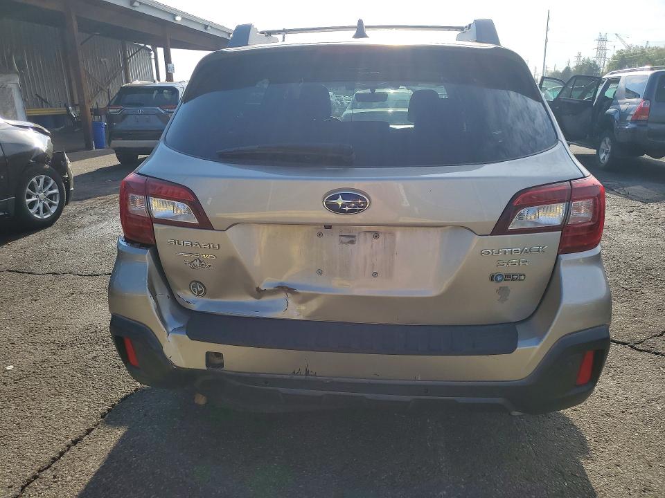 64995526 :رقم المزاد ، 4S4BSENC5J3355406 vin ، 2018 Subaru Outback مزاد بيع
