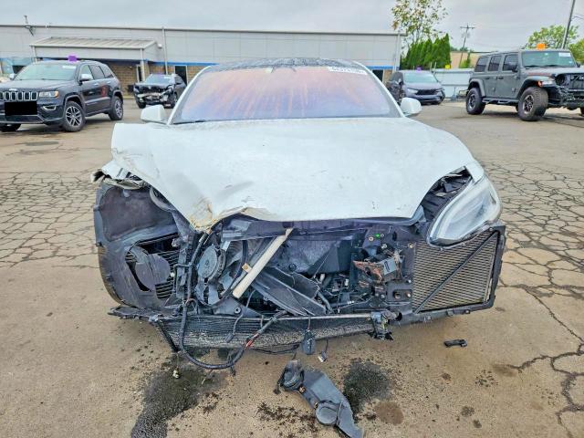 64373136 :رقم المزاد ، 5YJSA1E22JF258299 vin ، 2018 Tesla Model S مزاد بيع