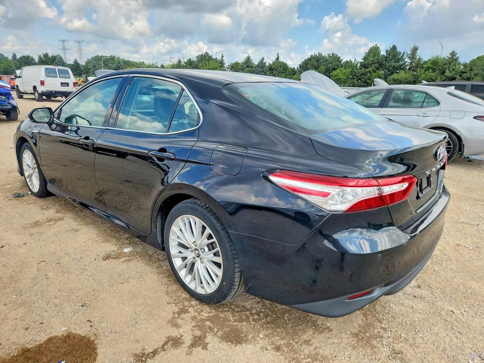 62131936 :رقم المزاد ، 4T1B21HK1JU509020 vin ، 2018 Toyota Camry Hybrid مزاد بيع