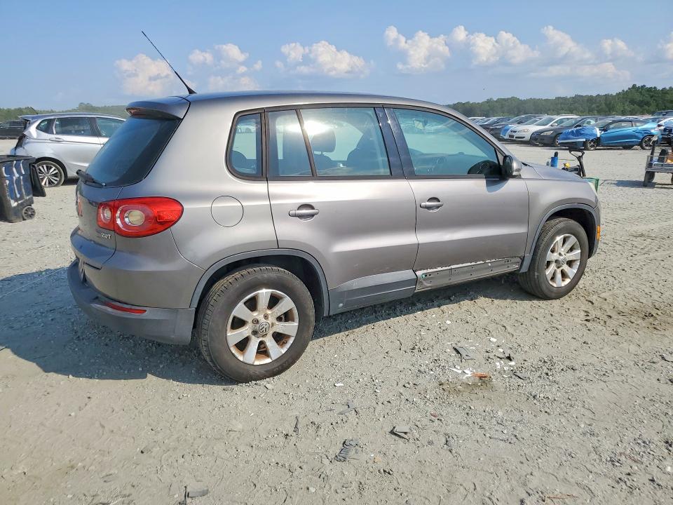 64943926 :رقم المزاد ، WVGAV7AXXAW511610 vin ، 2010 Volkswagen Tiguan مزاد بيع