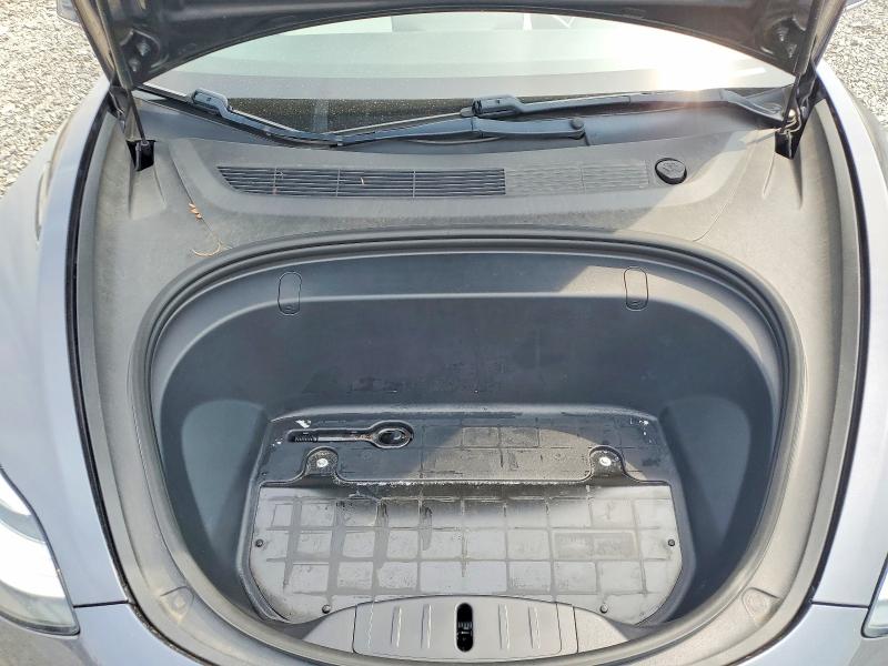 64425516 :رقم المزاد ، 5YJ3E1EAXJF155583 vin ، 2018 Tesla Model 3 مزاد بيع