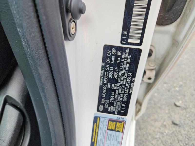 67282136 :رقم المزاد ، 3KPFL4A76JE245124 vin ، 2018 Kia Forte مزاد بيع