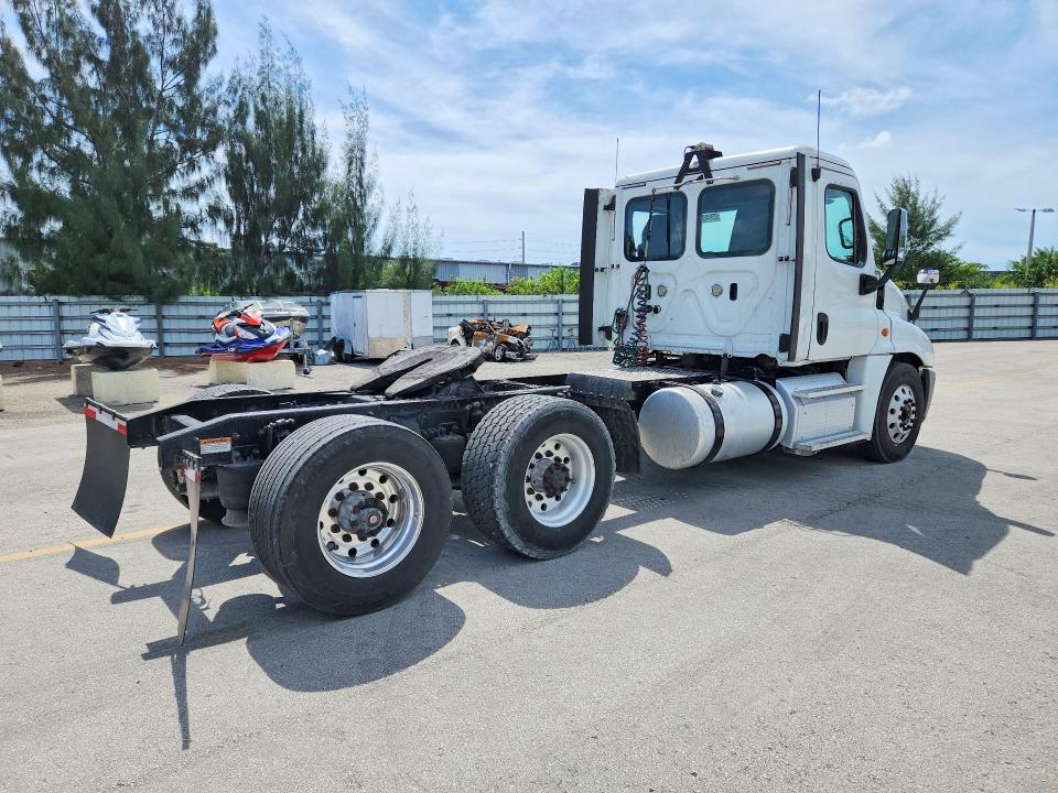 65948986 :رقم المزاد ، 1FUGGEDV0JLHB4053 vin ، 2018 Freightliner Cascadia 125 مزاد بيع