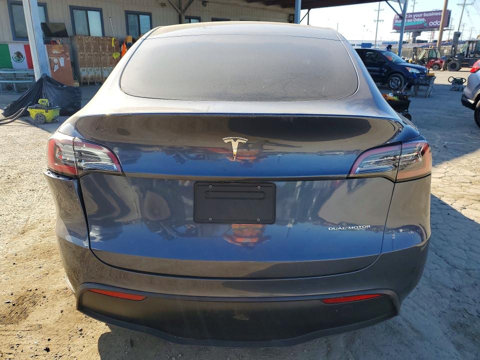 64764226 :رقم المزاد ، 7SAYGDEE6NF360878 vin ، 2022 Tesla Model Y مزاد بيع