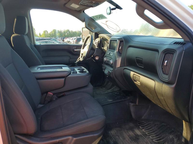 60643476 :رقم المزاد ، 1GT39LEY0NF328459 vin ، 2022 Gmc Sierra مزاد بيع