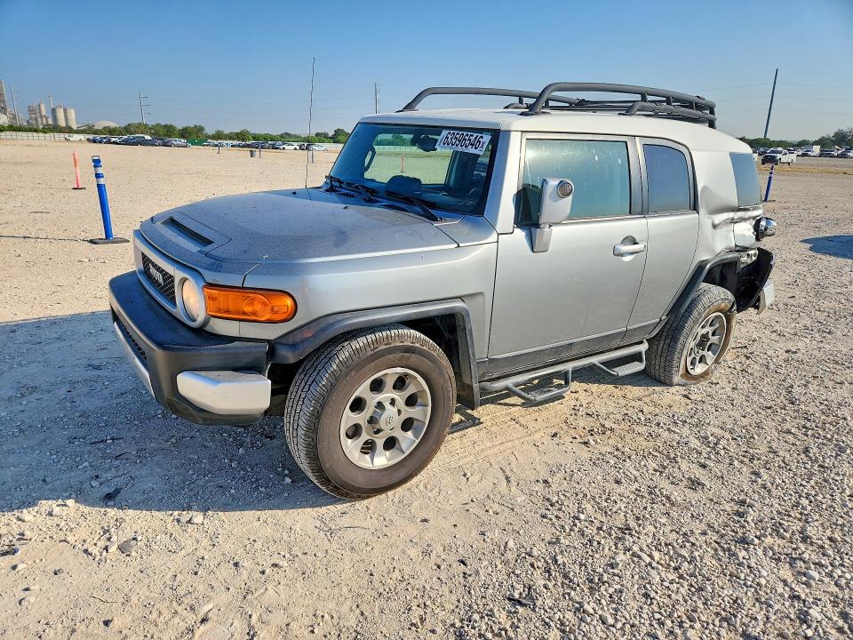 63596546 :رقم المزاد ، JTEZU4BFXBK011496 vin ، 2011 Toyota Fj Cruiser مزاد بيع