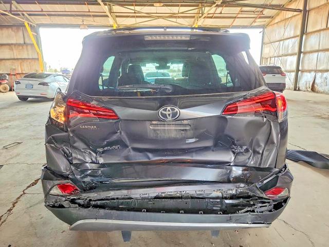 64781646 :رقم المزاد ، 2T3RFREV3JW719979 vin ، 2018 Toyota Rav4 مزاد بيع