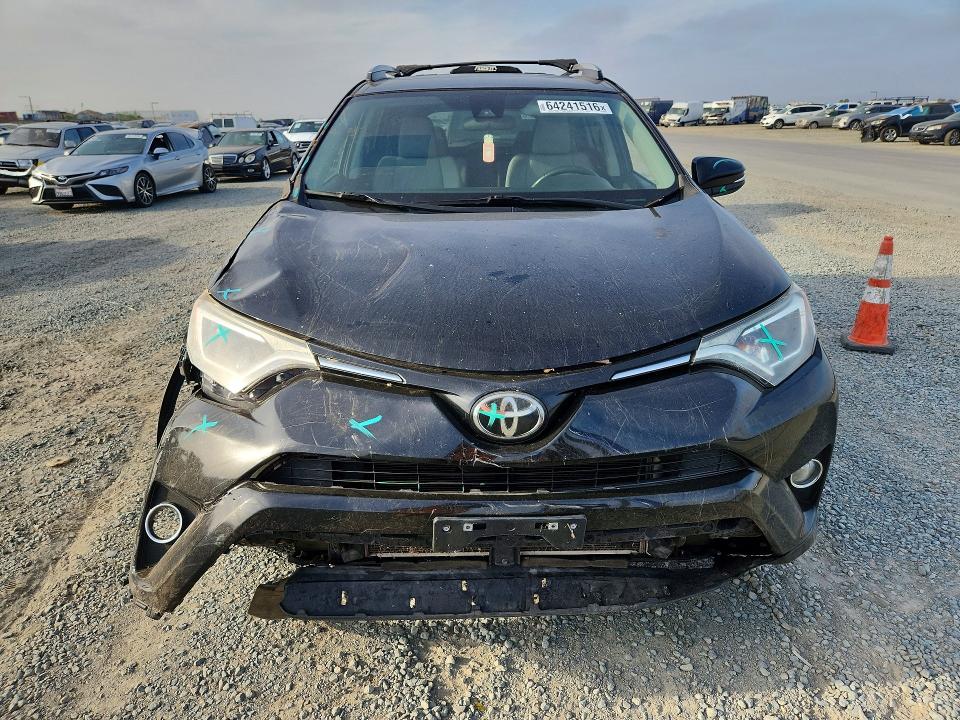 64241516 :رقم المزاد ، 2T3RFREV9HW605642 vin ، 2017 Toyota Rav4 مزاد بيع