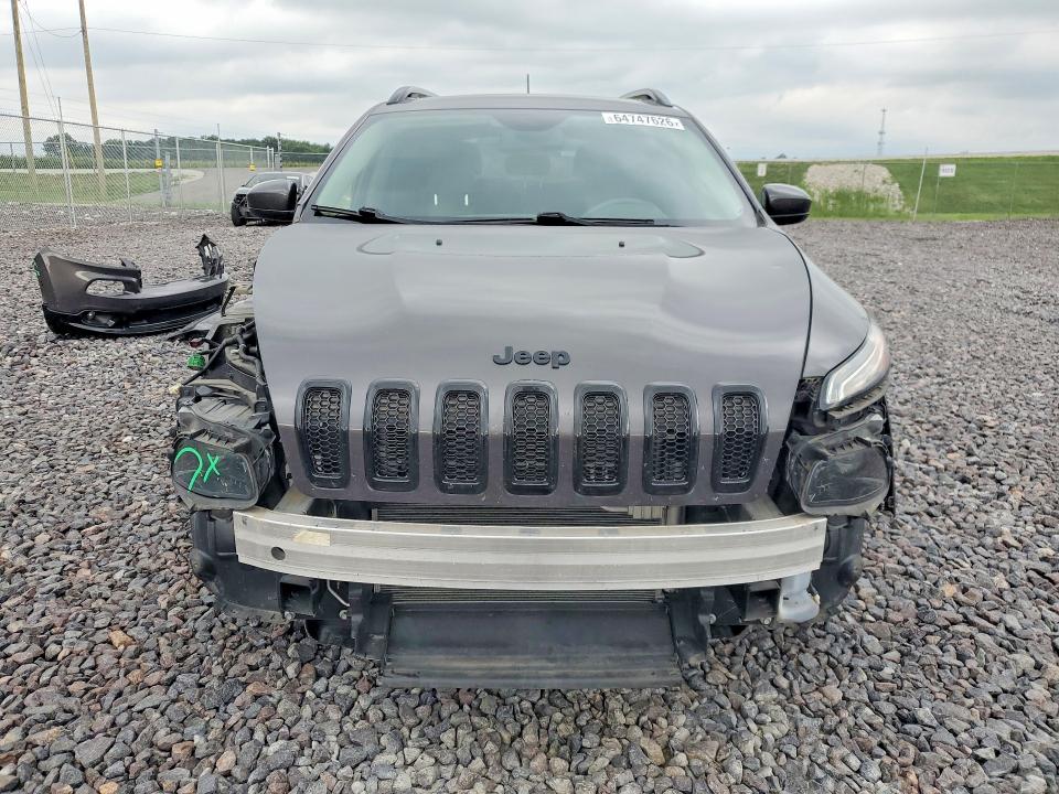 64747626 :رقم المزاد ، 1C4PJLCB4JD588957 vin ، 2018 Jeep Cherokee مزاد بيع